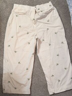 Basic Editions White Capris with Green Palm Accent
